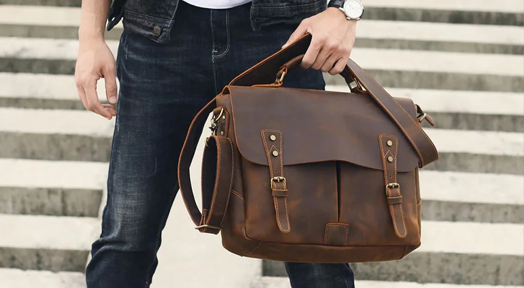 The Undying Adventure of the Leather-based Messenger Bag: A Mix of Historical past, Model, and Capability! – Unfastened Model Retailer